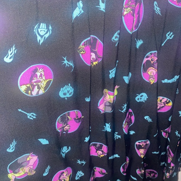 🎃TORRID DISNEY VILLAINS SWEETHEART CHALLIS TIE FRONT DRESS - HALLOWEEN Size 4 - Picture 6 of 7